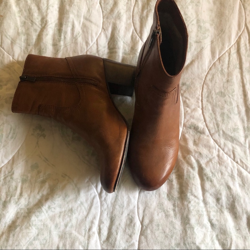 Frye ankle boot